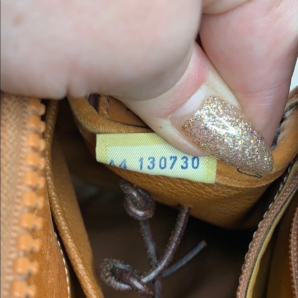 Dooney and Bourke classic leather Satchel - Picture 10 of 10